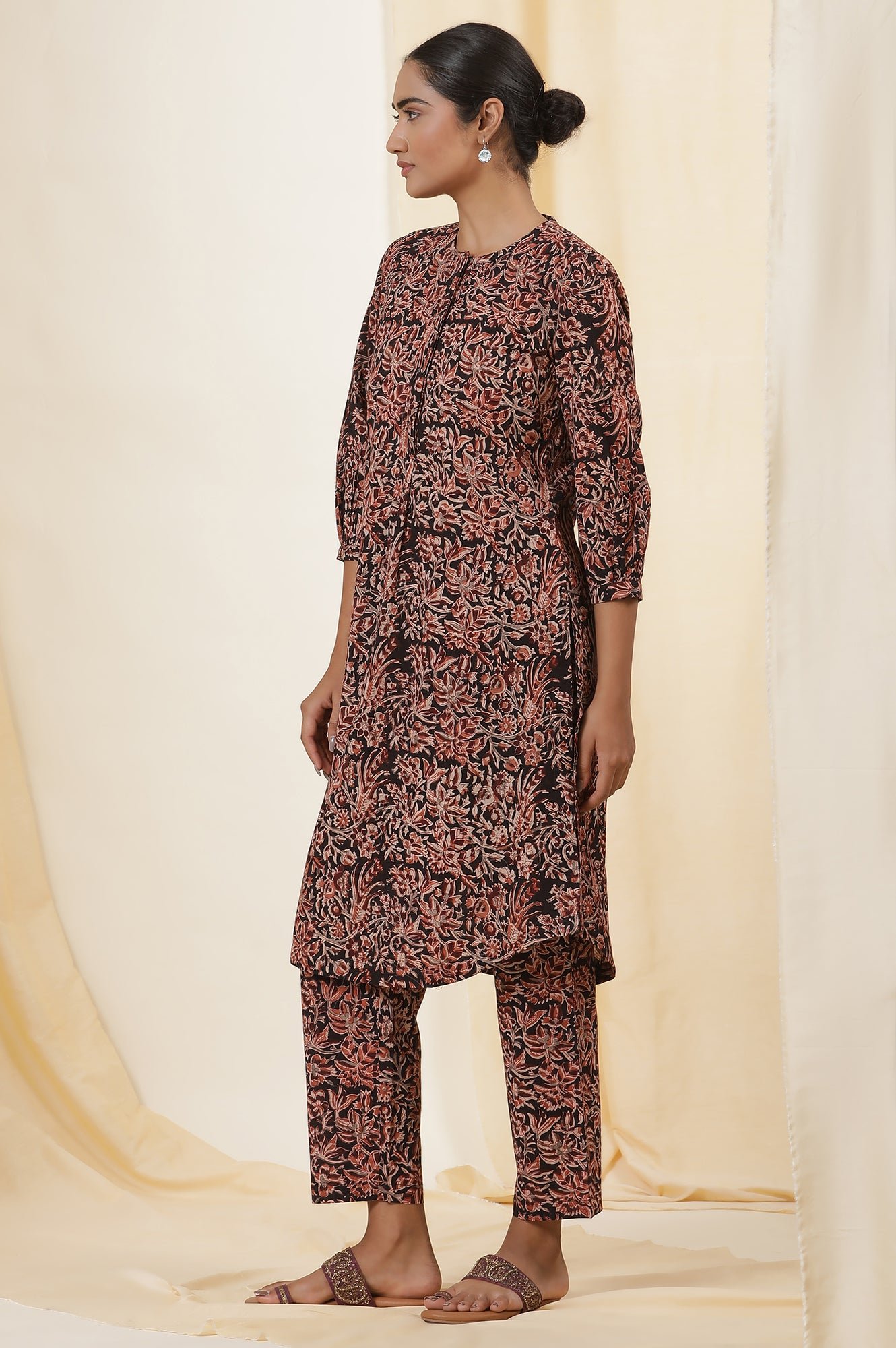 Black Kalamkari Printed Straight Cotton Voile Kurta And Straight Pants Set - Image 6